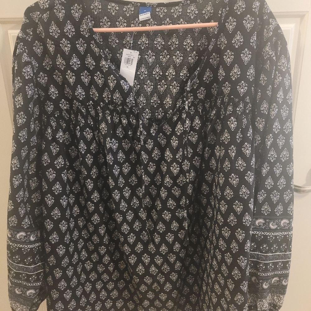 NWT Black and White Peasant Blouse